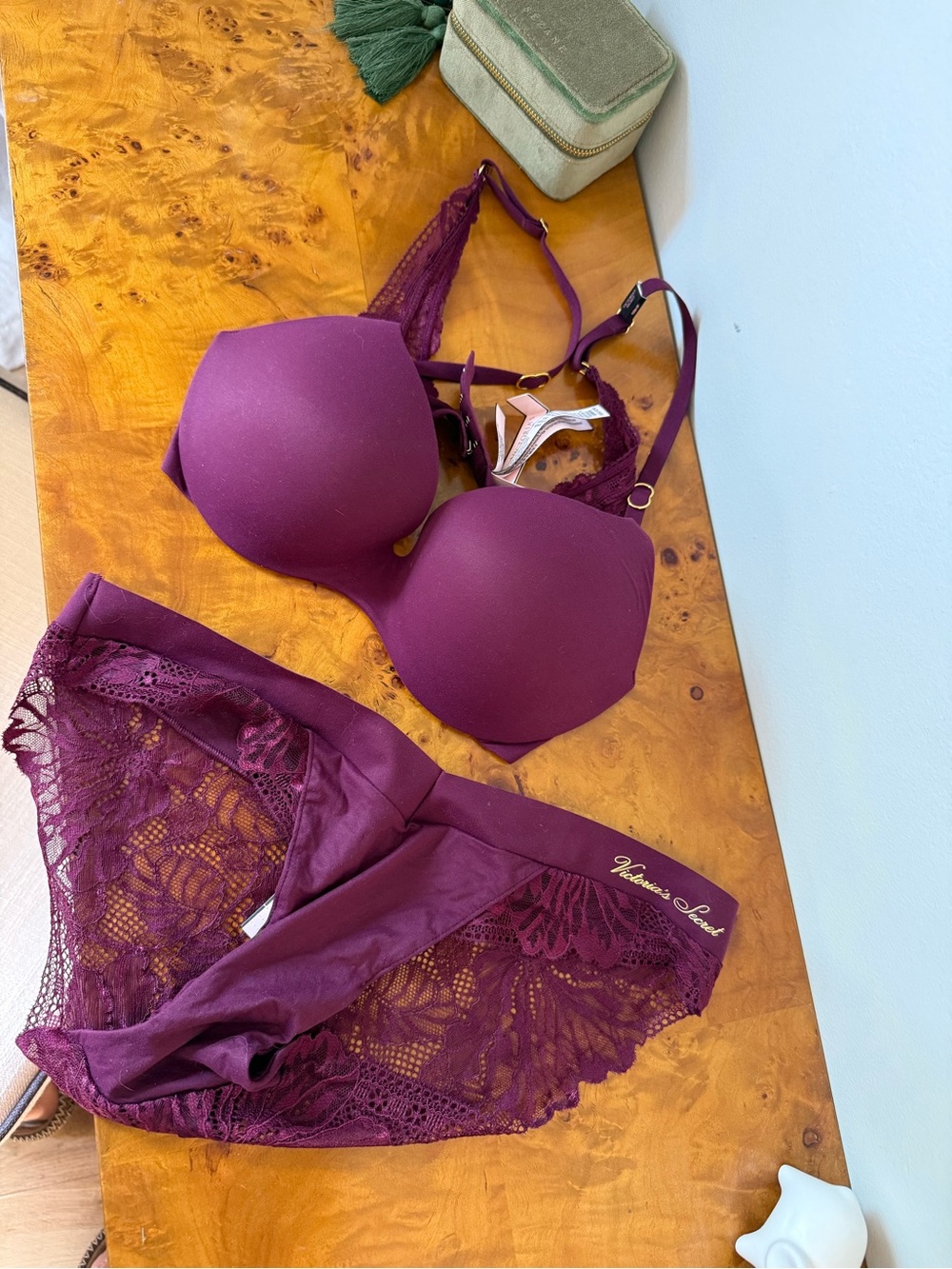 Victoria’s Secret push-up bra lingerie set size medium/ 32 c new with tags